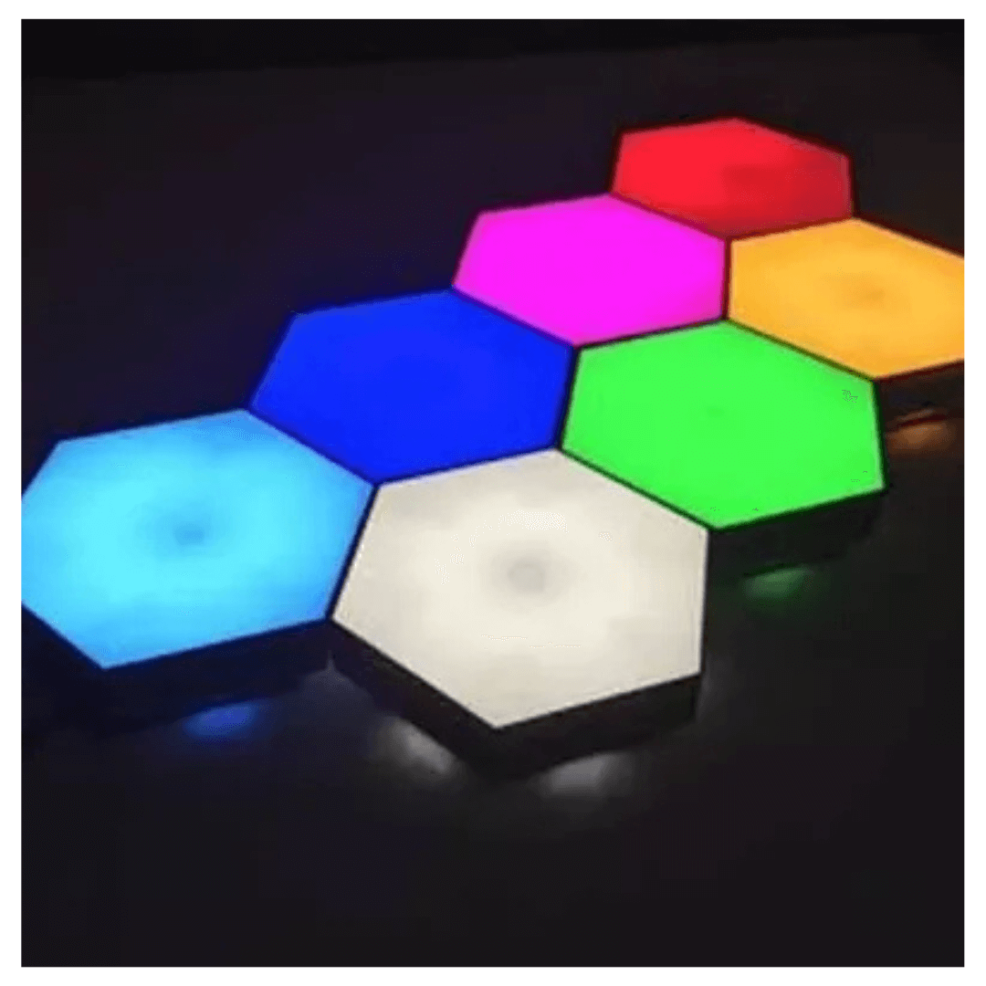 Luces Hexagonales 17 Colores LED iluminando con diferentes colores en un diseño moderno y atractivo.