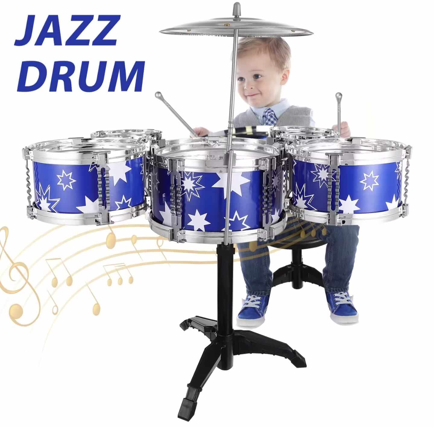 Niño tocando un juguete de batería de jazz musical con coloridos tambores azules y un platillo.
