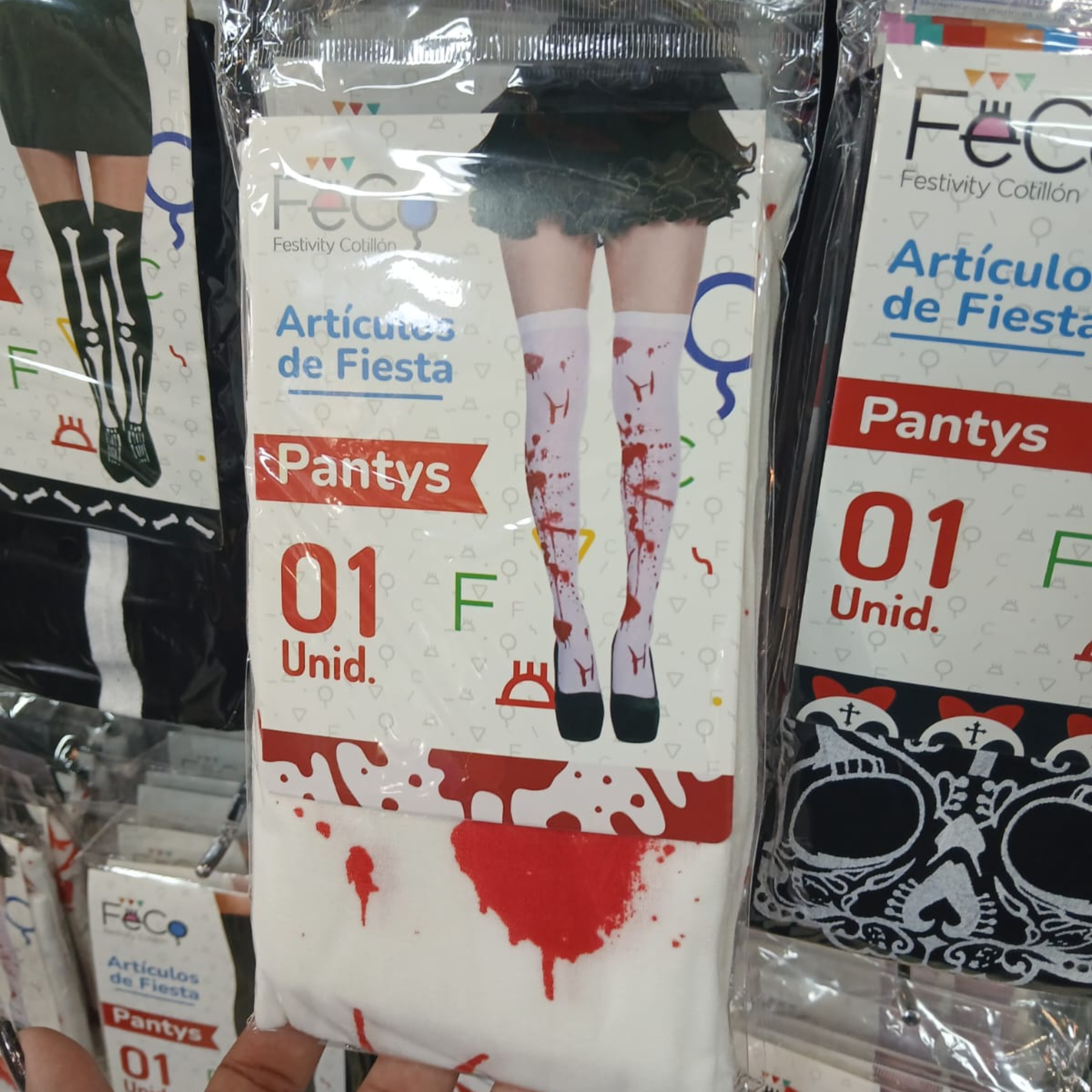 Panty Medias Bucaneras Halloween en empaque con diseño de sangre para Halloween