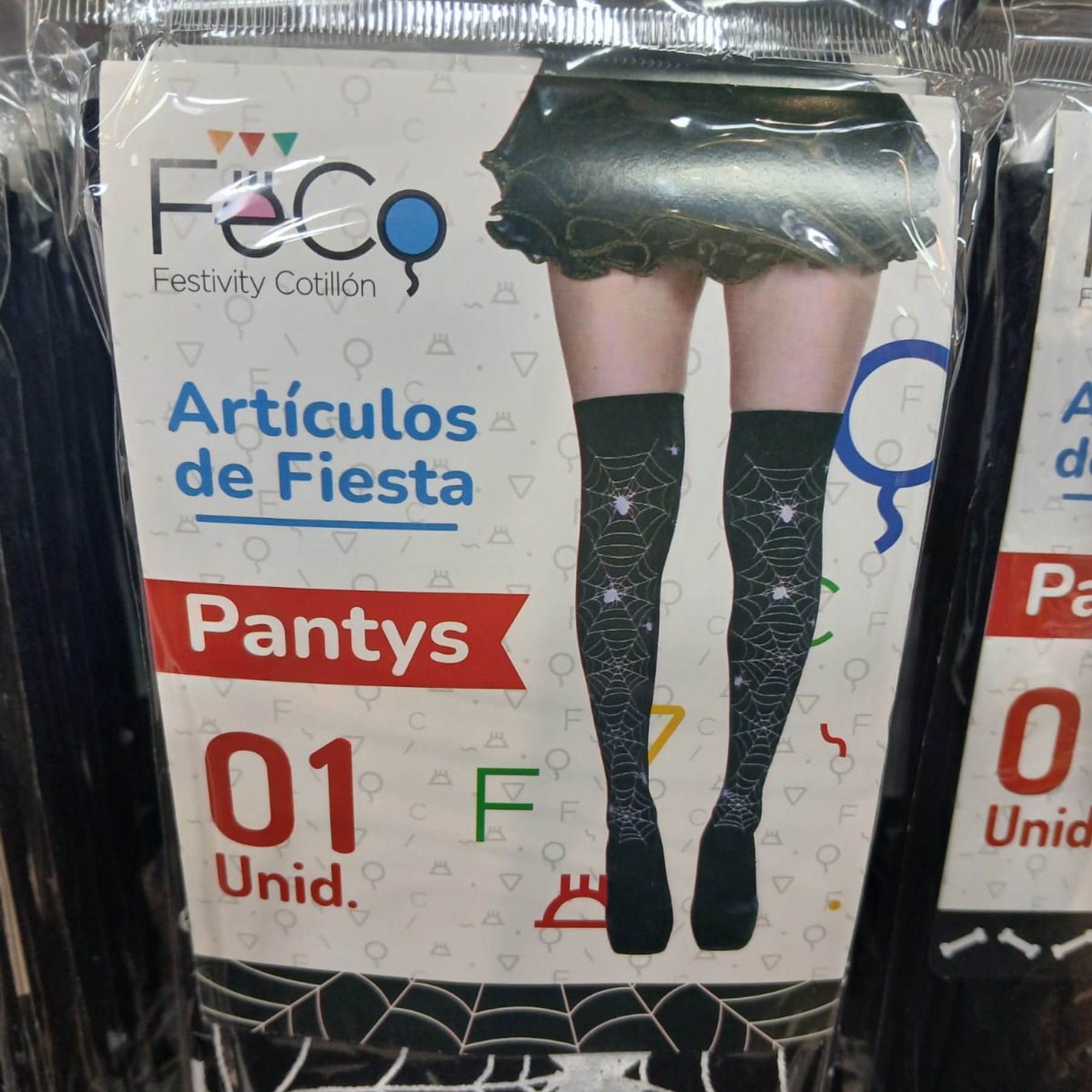 Panty Medias Bucaneras Halloween en empaque con diseño de telaraña y elementos de fiesta.